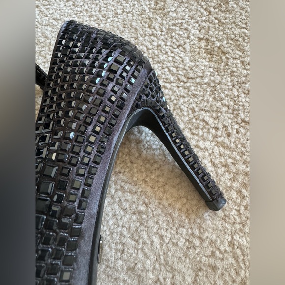 Beautiful Black Heels - Picture 5 of 7